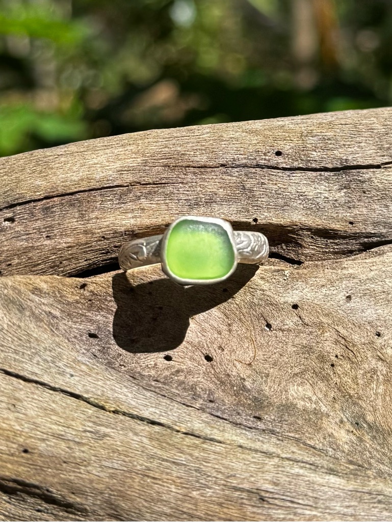 Green Sea Glass Sterling Fine Silver Thick Floral Band 80$
